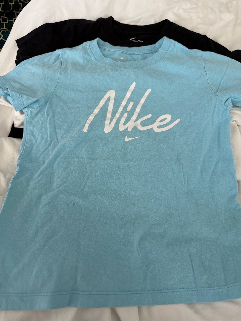 4 Nike Kids Short Sleeve Tees Multi-Color Graphic Pack set of shirts medium - Picture 10 of 11